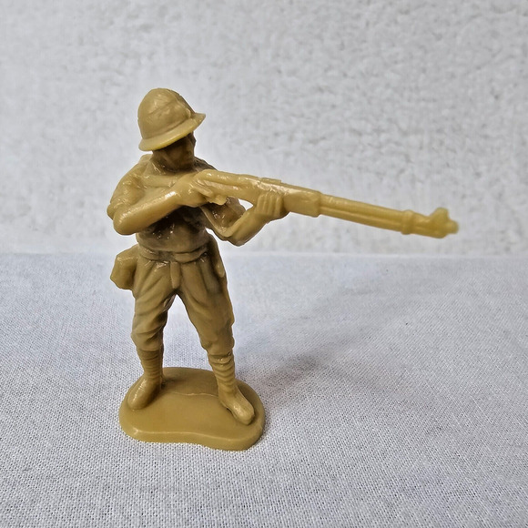 BMC Soldiers Terrain Lot of 40 Tan Green WWII w Fences Terrain from Iwo Jima Set - Picture 8 of 16